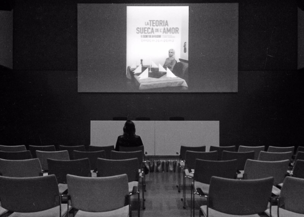 Espectadora en sala de cine