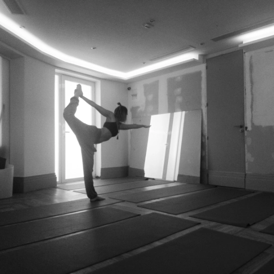 Dandayamana dhanurasana